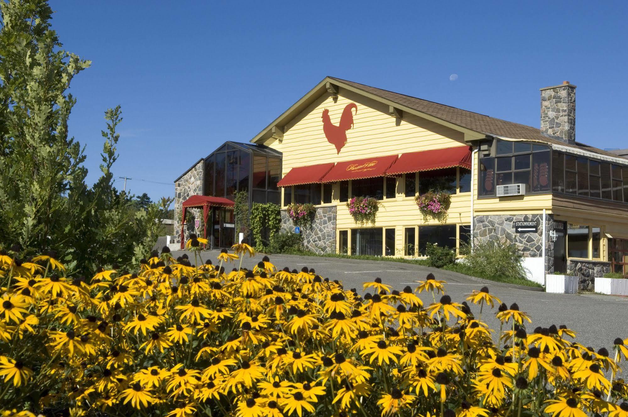 Hotellerie Jardins De Ville Sherbrooke Esterno foto